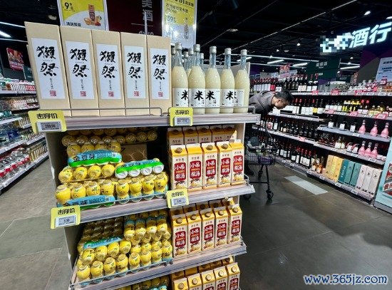 股票配资炒股看配资 实探年货节正式开启：生鲜食品需求量大增，线上线下联动“送礼”